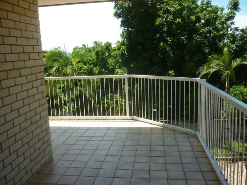 2/139 Mitchell Street, North Ward QLD 4810