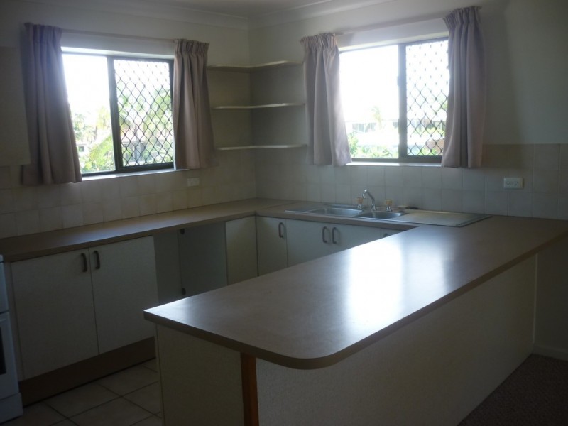 2/139 Mitchell Street, North Ward QLD 4810