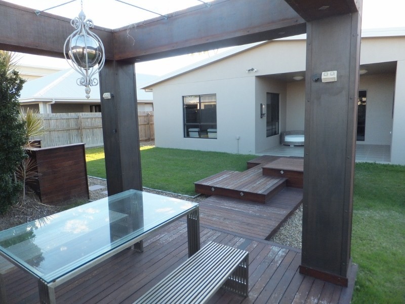 11 Balladonia, Mount Low QLD 4818