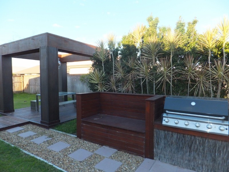 11 Balladonia, Mount Low QLD 4818