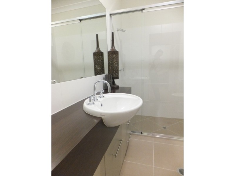 11 Balladonia, Mount Low QLD 4818