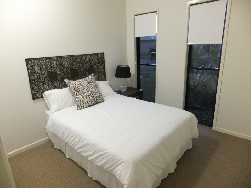 11 Balladonia, Mount Low QLD 4818