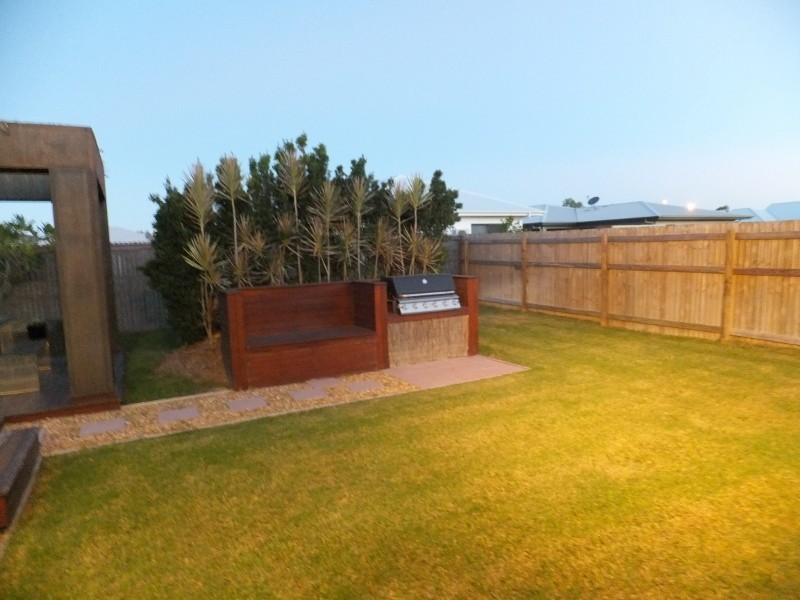 11 Balladonia, Mount Low QLD 4818