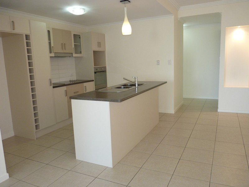 42/6-24 HENRY, West End QLD 4810