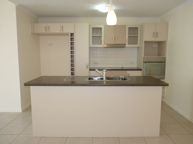42/6-24 HENRY, West End QLD 4810