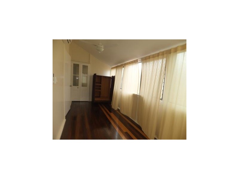 15 Camp Street, Mundingburra QLD 4812