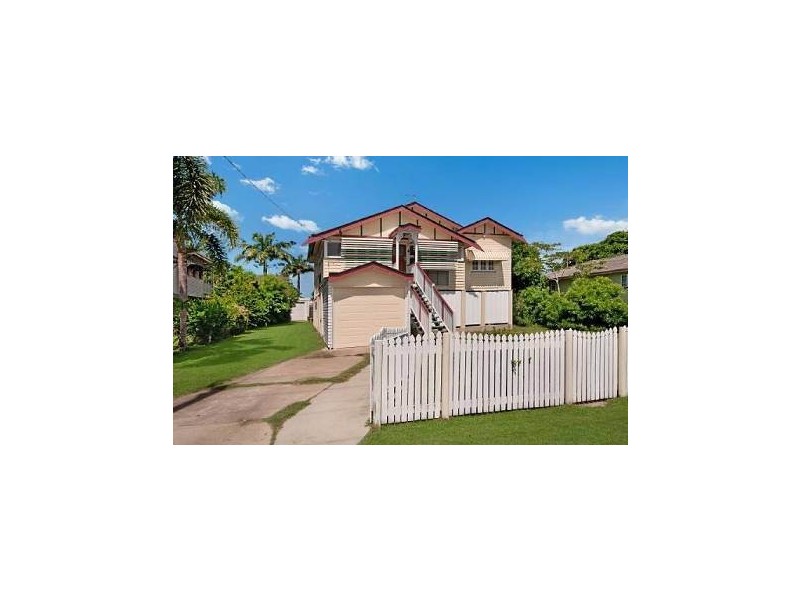 9 Henry St, West End QLD 4810