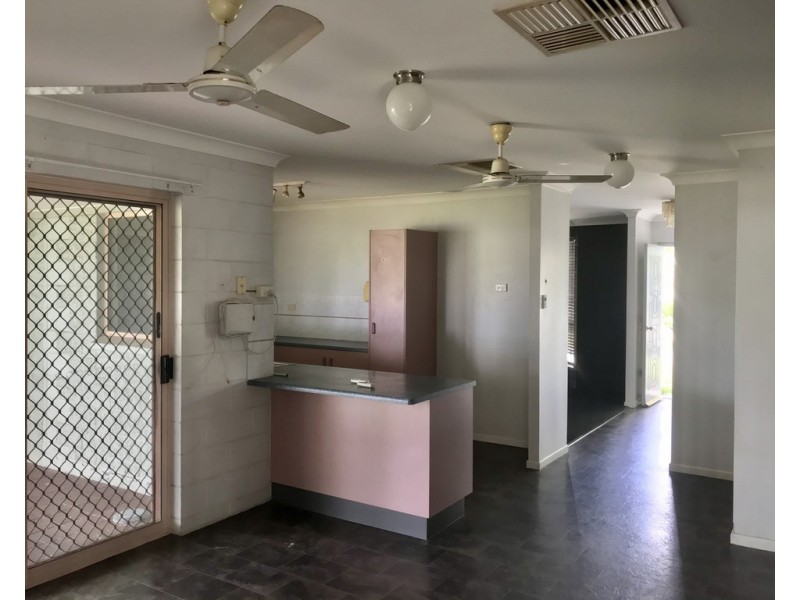 15 Dalkeith Crescent, Mount Louisa QLD 4814