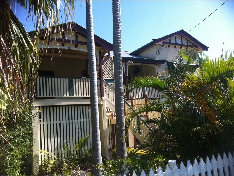 40 Armstrong, Hermit Park QLD 4812