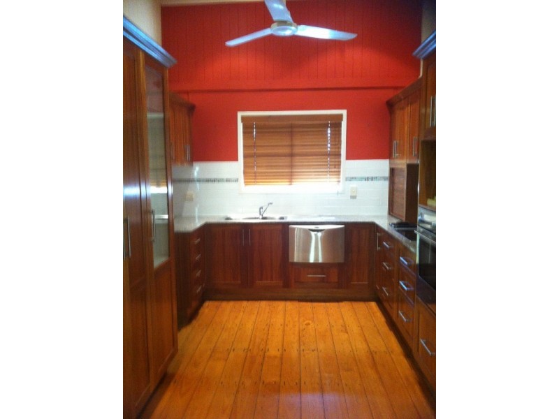 40 Armstrong, Hermit Park QLD 4812