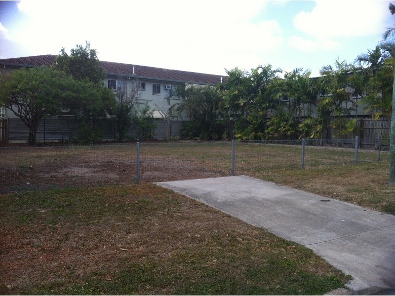 16 WINDSOR, Hermit Park QLD 4812