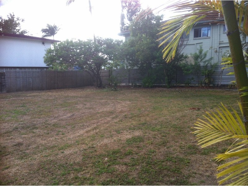 16 WINDSOR, Hermit Park QLD 4812