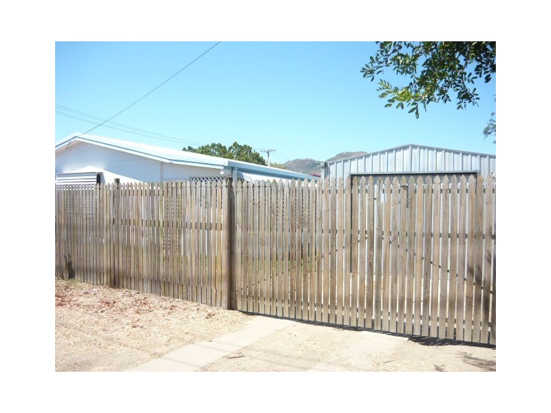 2 Alexander Court, Rasmussen QLD 4815