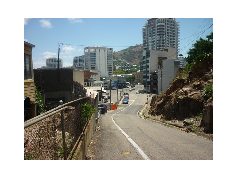 24 Melton Terrace, Townsville City QLD 4810