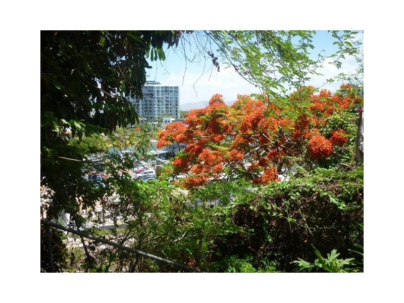 24 Melton Terrace, Townsville City QLD 4810