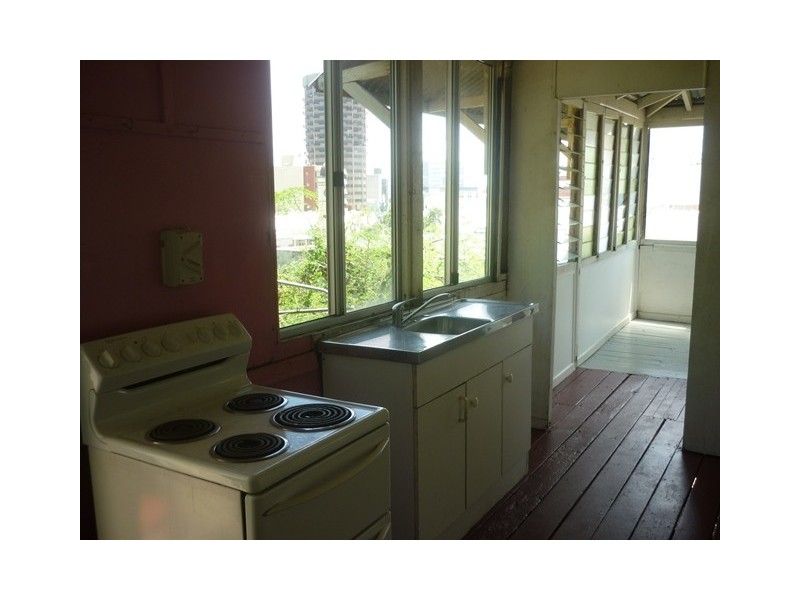 24 Melton Terrace, Townsville City QLD 4810