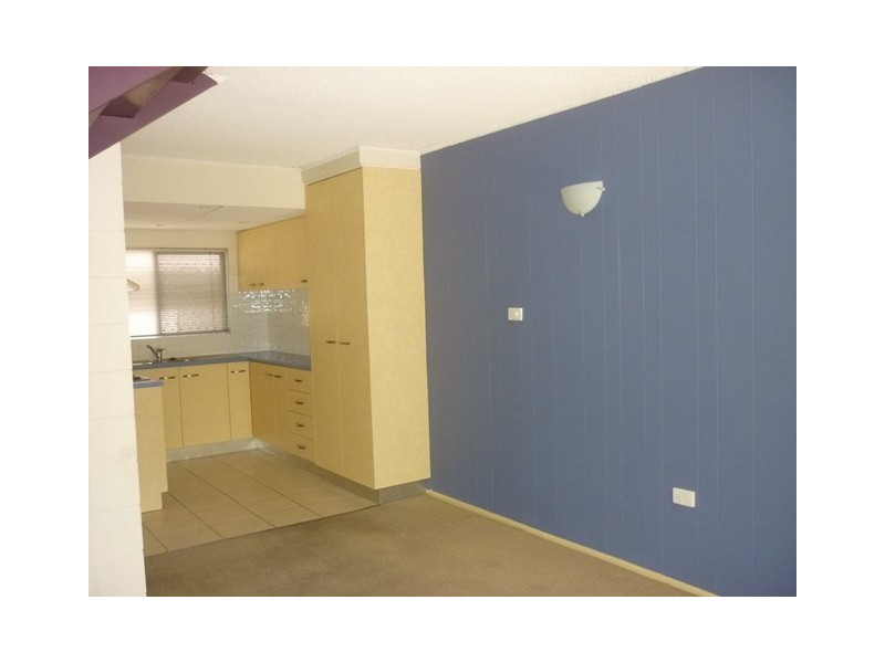 8/10 Paxton Street, North Ward QLD 4810