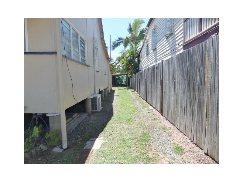 33 Perkins Street, South Townsville QLD 4810