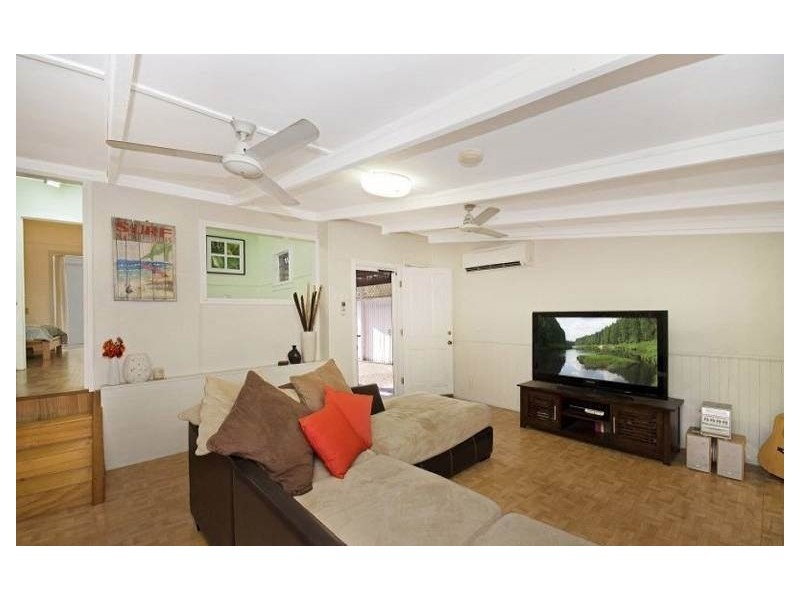 9 EDWARD STREET, West End QLD 4810