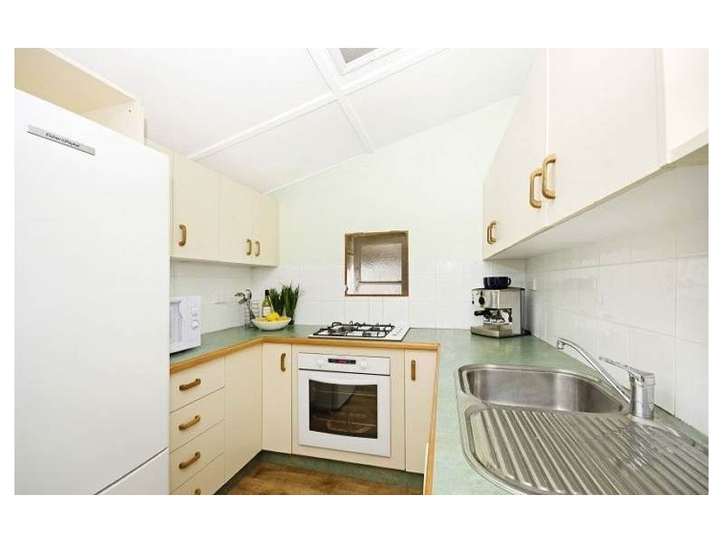 9 EDWARD STREET, West End QLD 4810