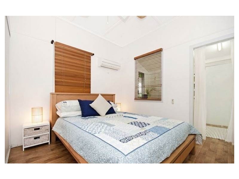 9 EDWARD STREET, West End QLD 4810