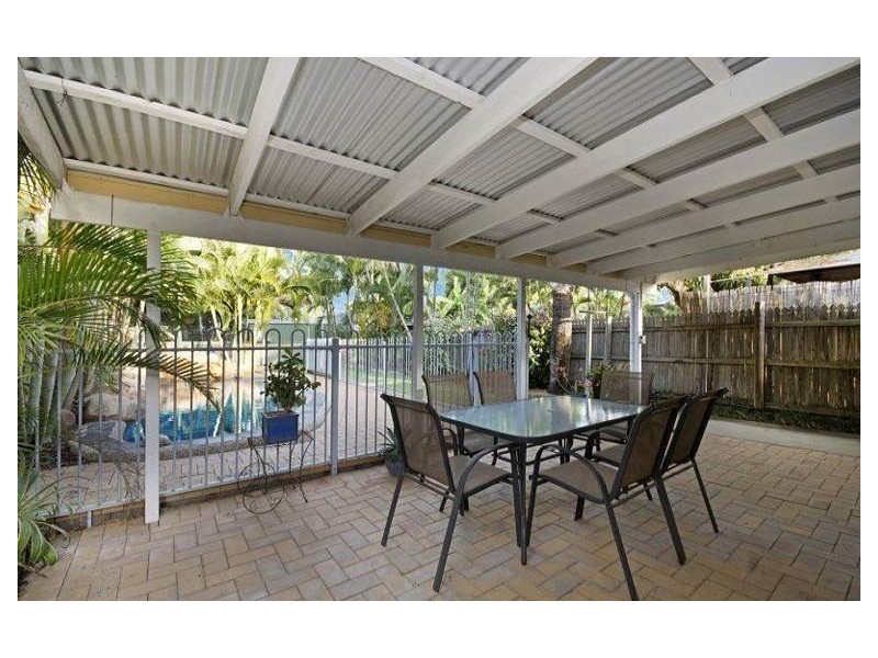 9 EDWARD STREET, West End QLD 4810