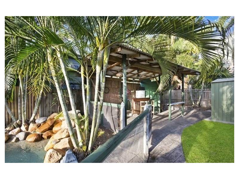 9 EDWARD STREET, West End QLD 4810