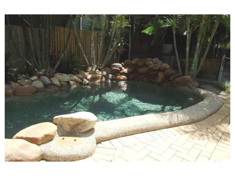 9 EDWARD STREET, West End QLD 4810