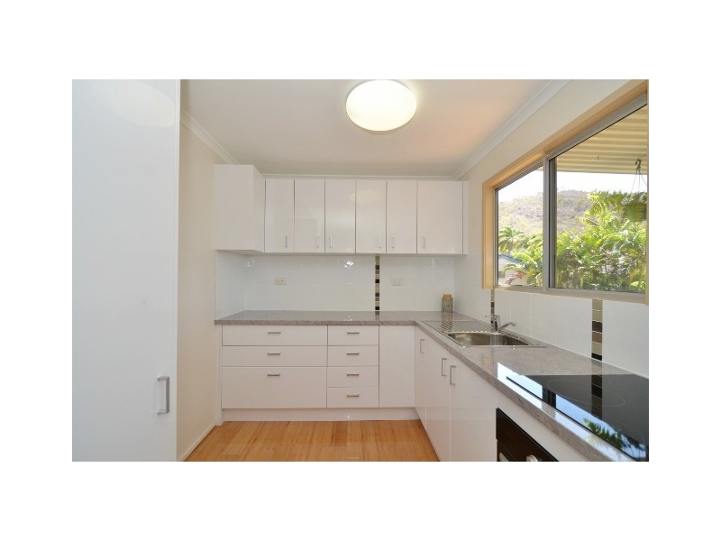 10 Carina Court, Mount Louisa QLD 4814