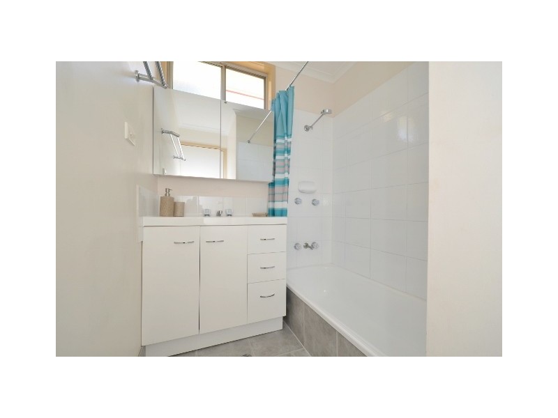 10 Carina Court, Mount Louisa QLD 4814