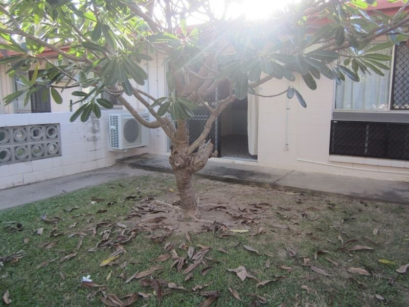 2/94 Cook Street, North Ward QLD 4810