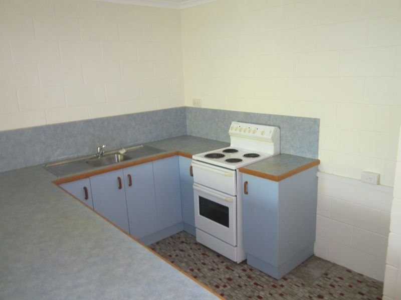 2/94 Cook Street, North Ward QLD 4810