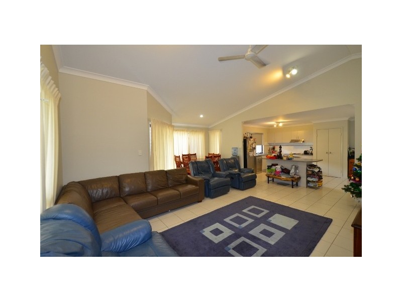 16 Eungella Court, Bushland Beach QLD 4818