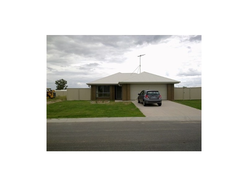 25 Austin, Moura QLD 4718