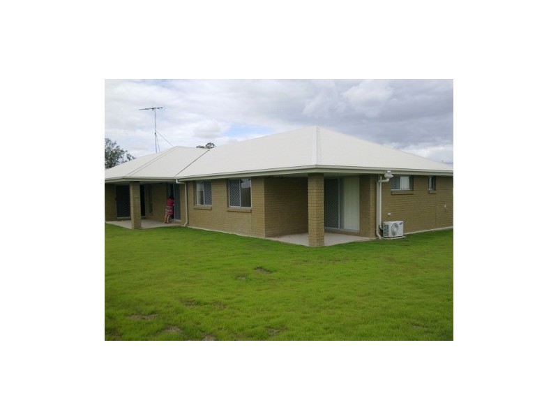 25 Austin, Moura QLD 4718