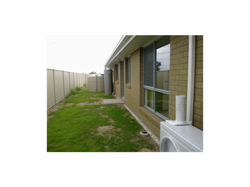 25 Austin, Moura QLD 4718