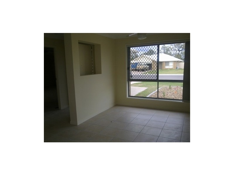 25 Austin, Moura QLD 4718