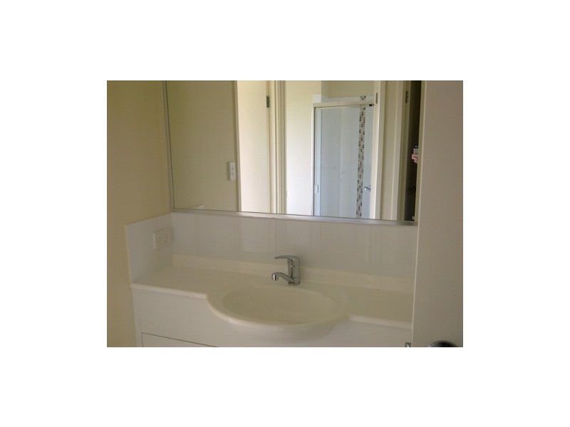 25 Austin, Moura QLD 4718