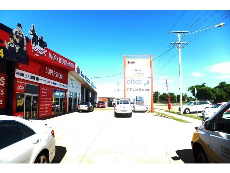 Unit 4/179 Ingham Road, West End QLD 4810