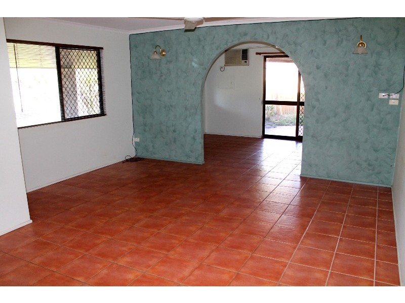 3 Vesterman, Bushland Beach QLD 4818