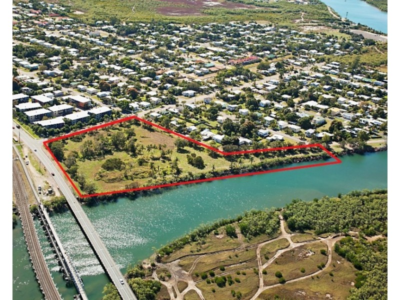 121 Railway Avenue, Railway Estate QLD 4810