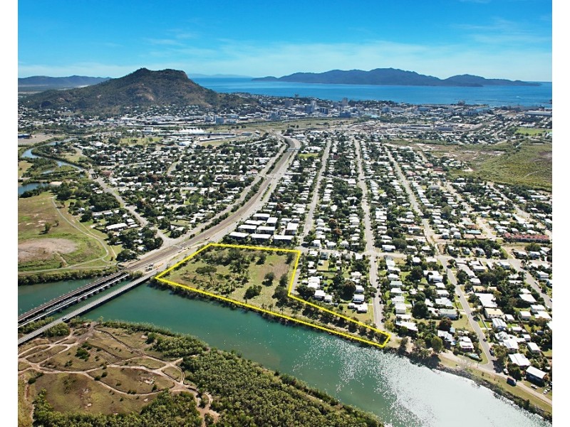 121 Railway Avenue, Railway Estate QLD 4810