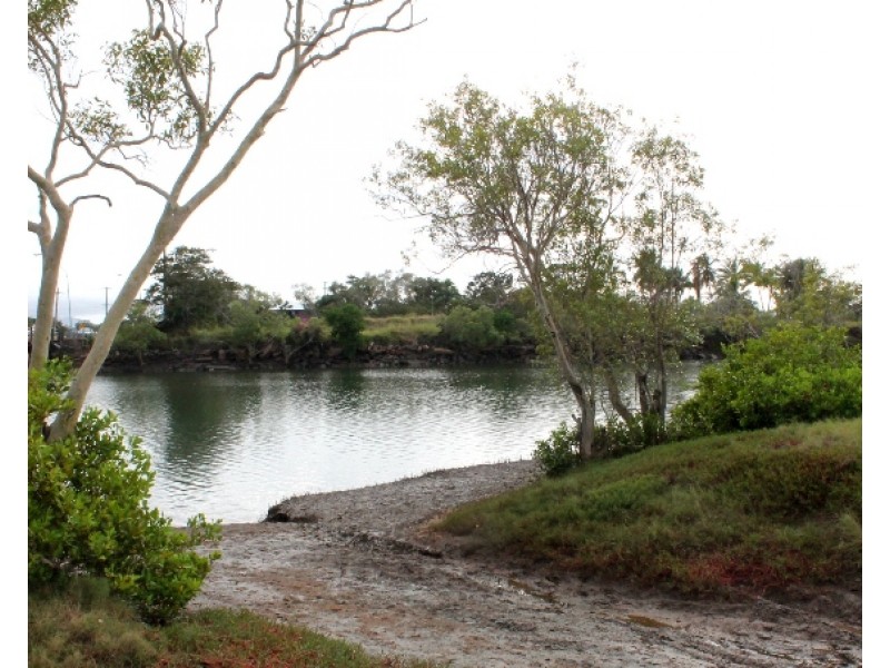 121 Railway Avenue, Railway Estate QLD 4810