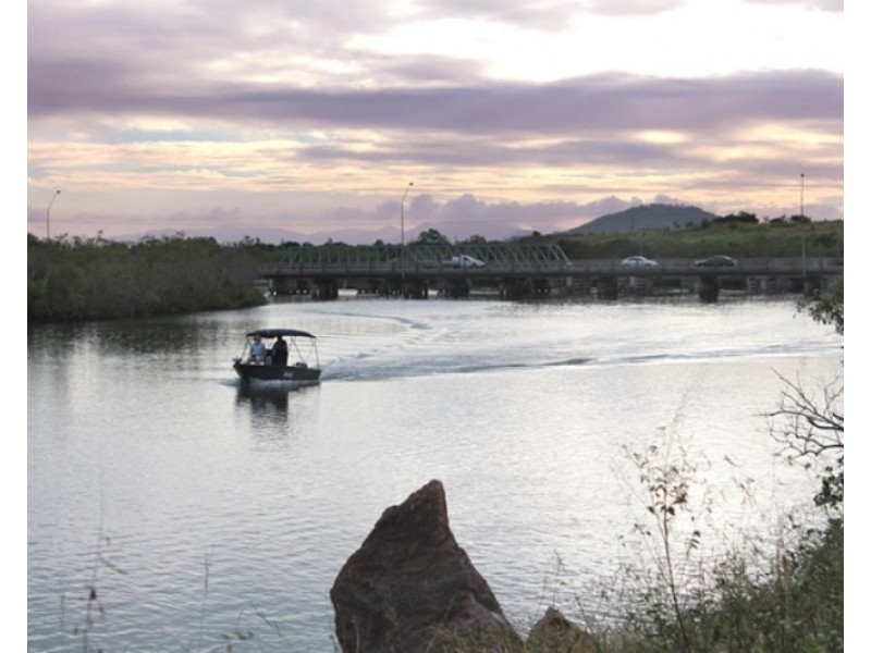 121 Railway Avenue, Railway Estate QLD 4810