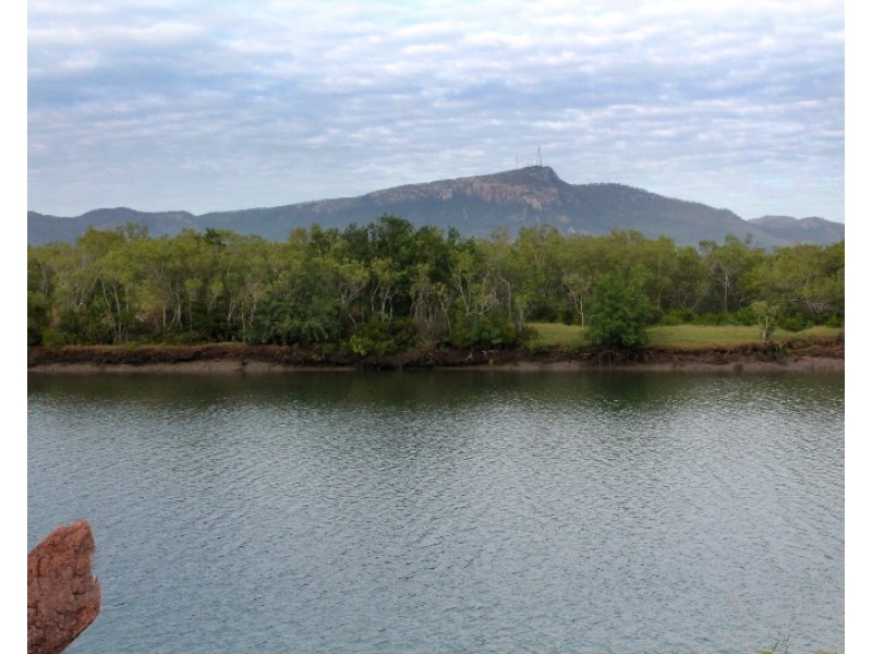 121 Railway Avenue, Railway Estate QLD 4810