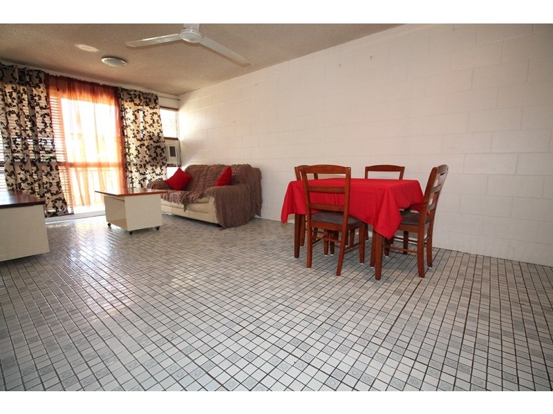 2/163 EYRE, North Ward QLD 4810