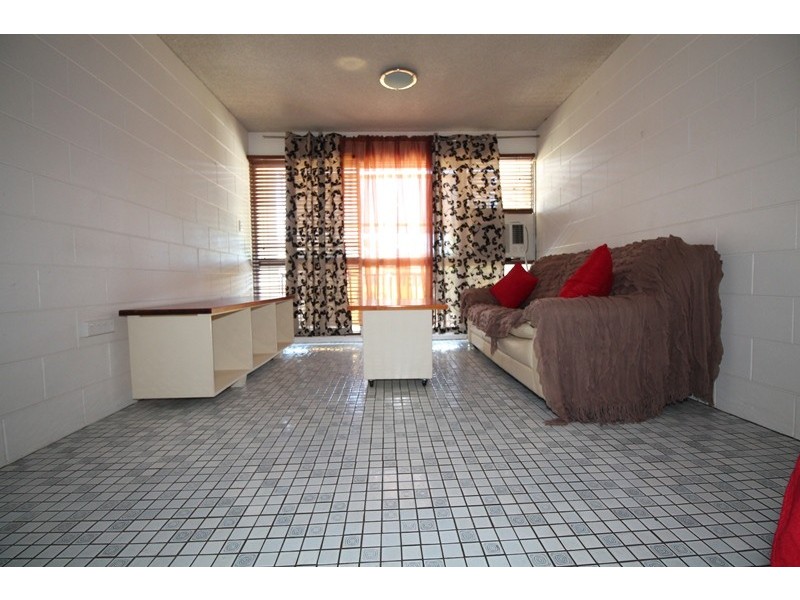 2/163 EYRE, North Ward QLD 4810