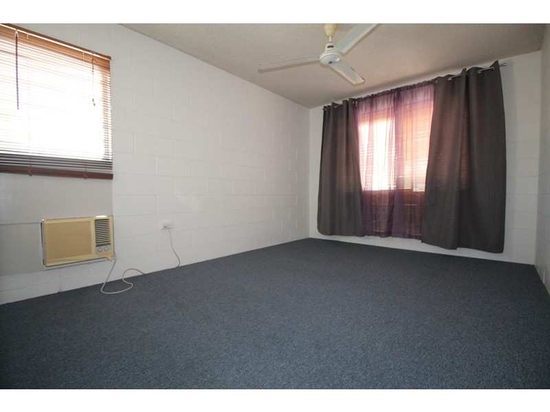 2/163 EYRE, North Ward QLD 4810