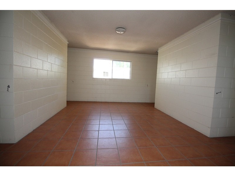 2/163 EYRE, North Ward QLD 4810