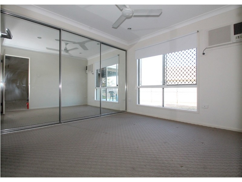 18 Limerick Way, Mount Low QLD 4818